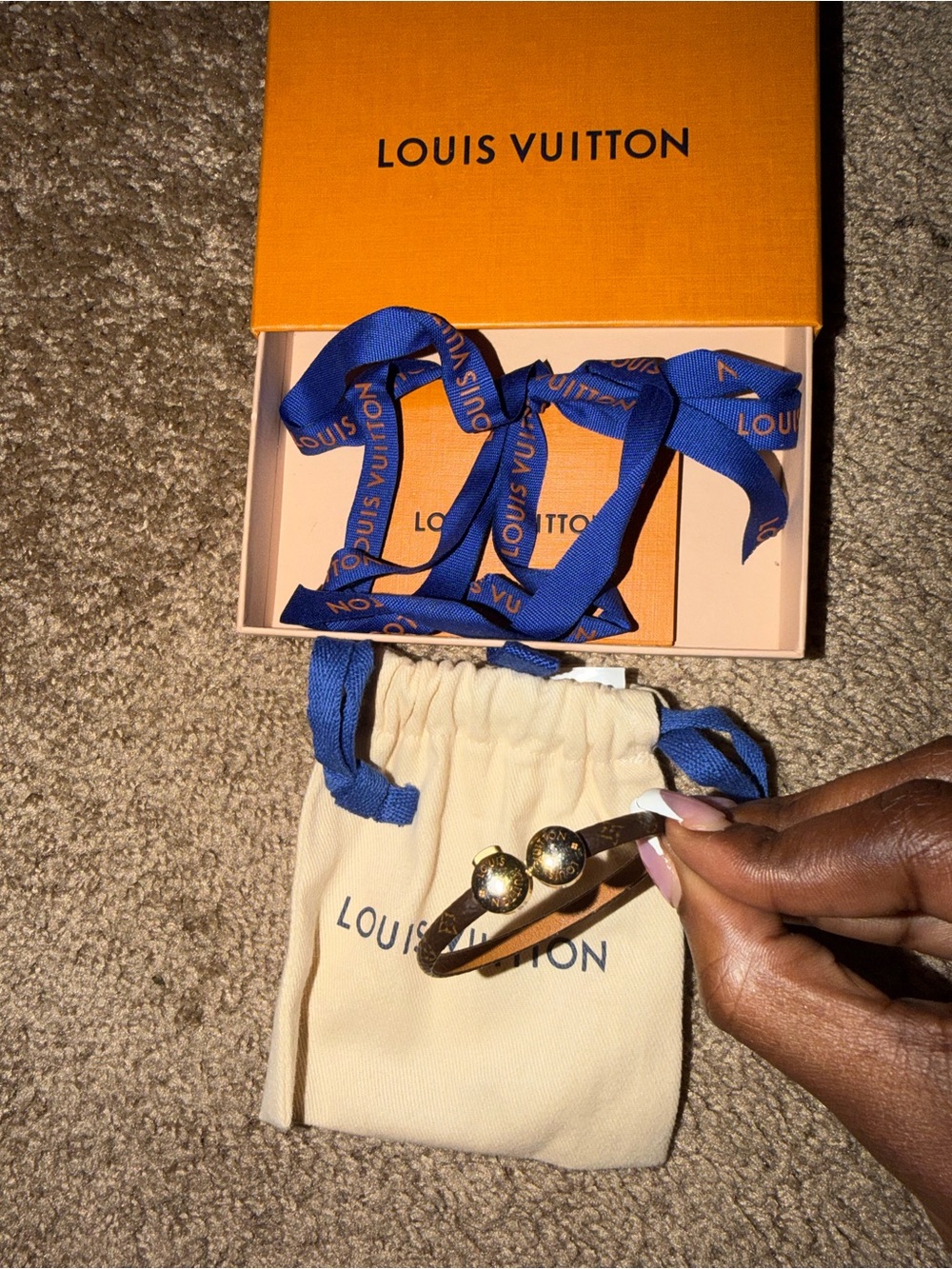Louis Vuitton Gold and Blue Bracelet with Logo Pouch - Picture 2 of 4